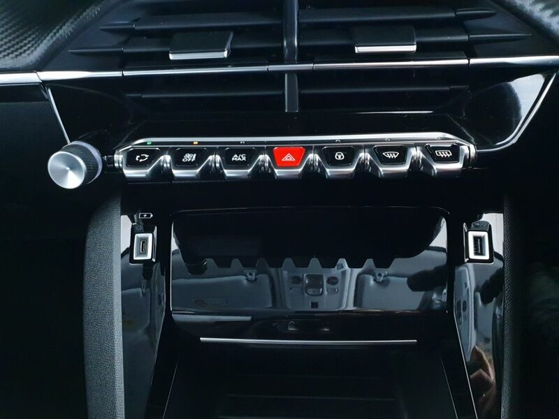 More views of Peugeot 2008