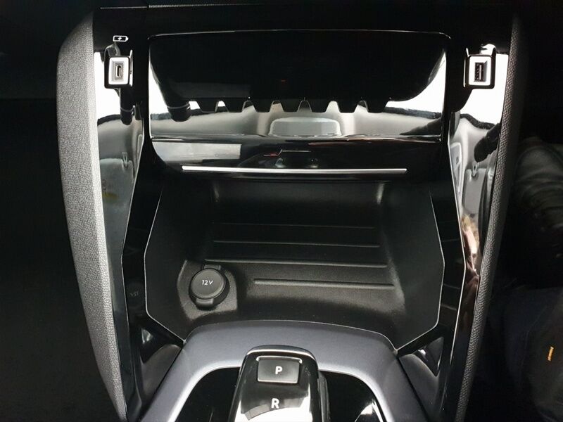 More views of Peugeot 2008