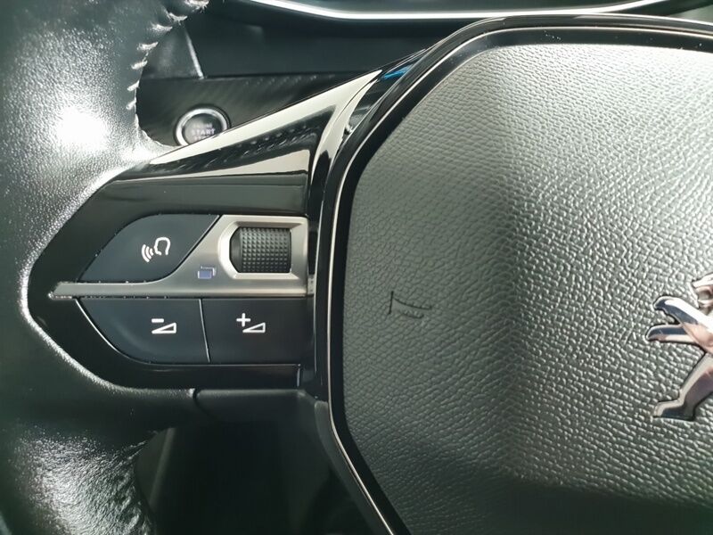 More views of Peugeot 2008