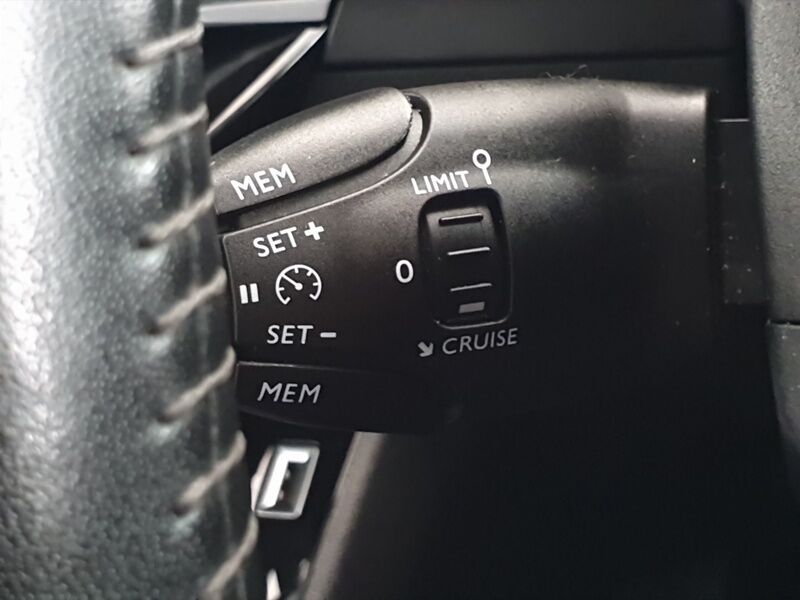 More views of Peugeot 2008