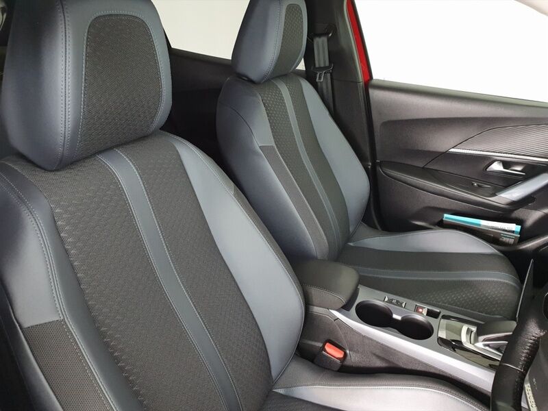 More views of Peugeot 2008