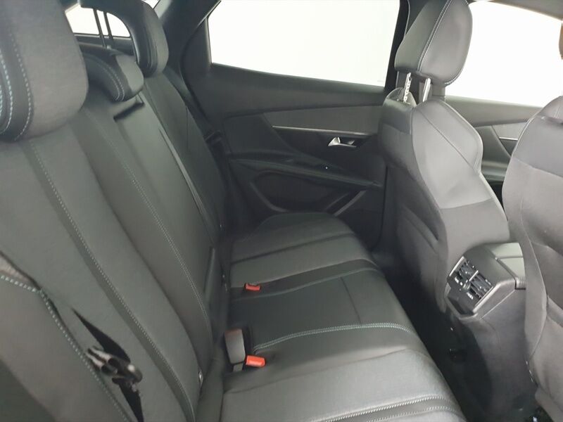 More views of Peugeot 3008