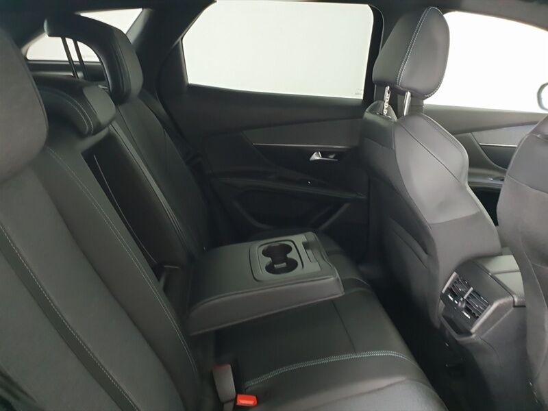 More views of Peugeot 3008