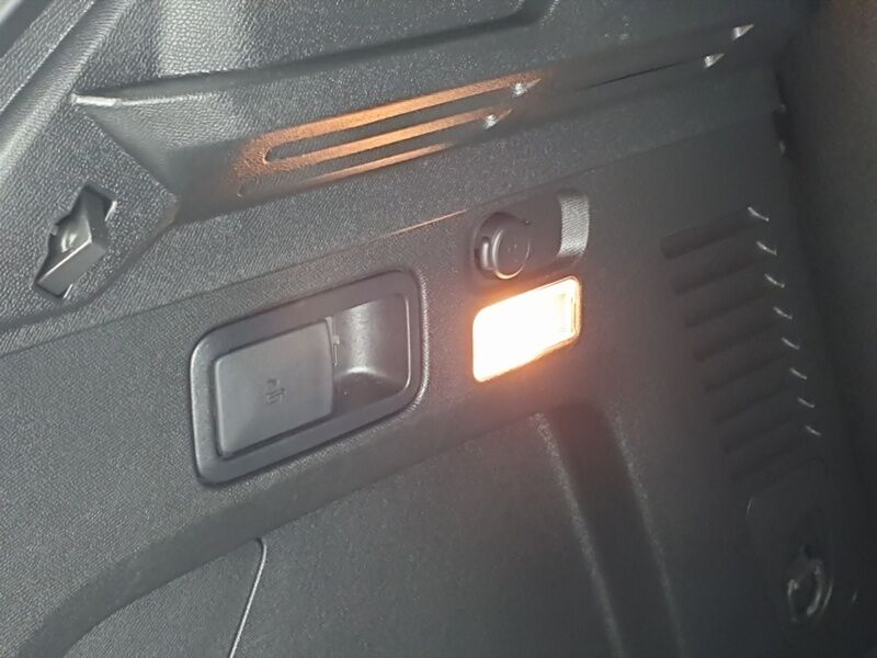 More views of Peugeot 3008