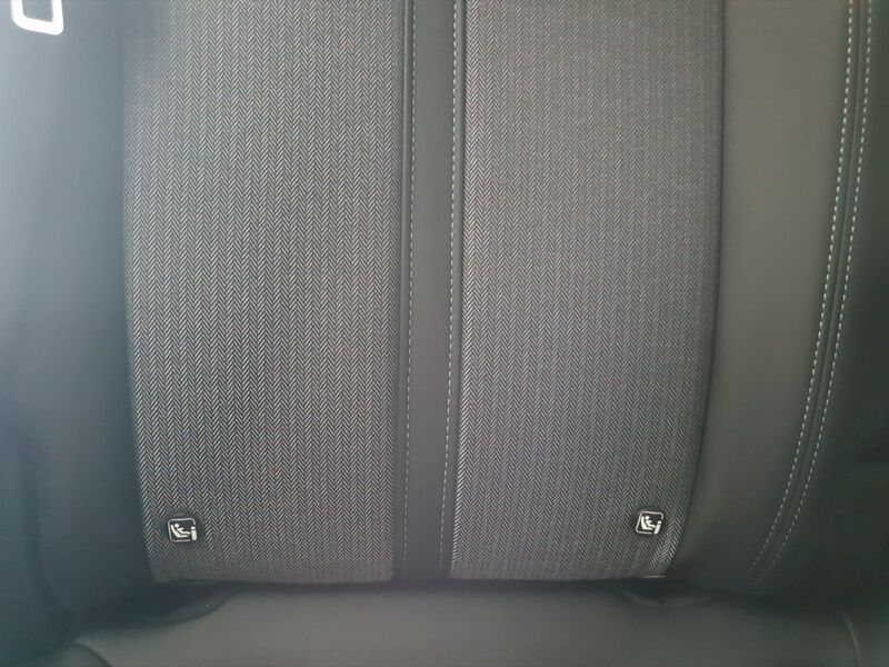 More views of Peugeot 3008