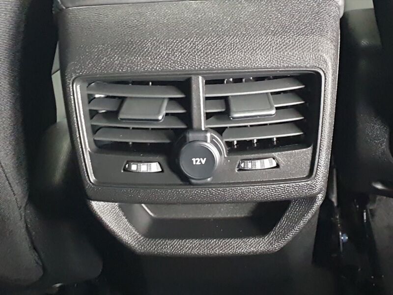 More views of Peugeot 3008