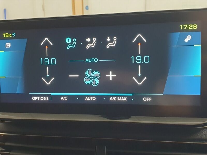 More views of Peugeot 3008