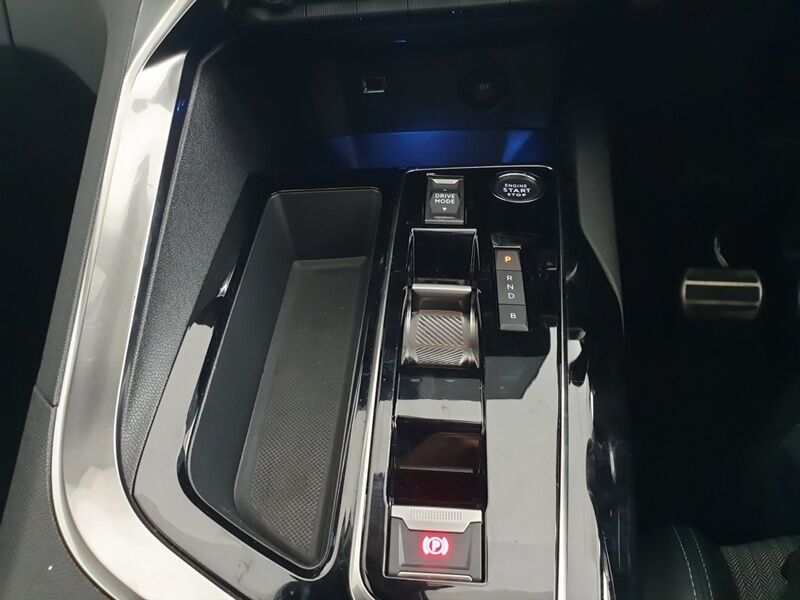 More views of Peugeot 3008