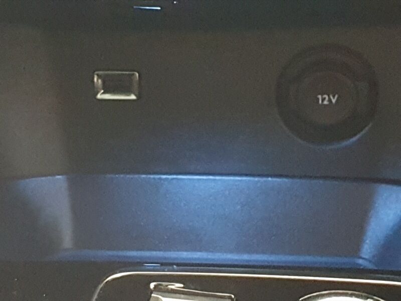 More views of Peugeot 3008