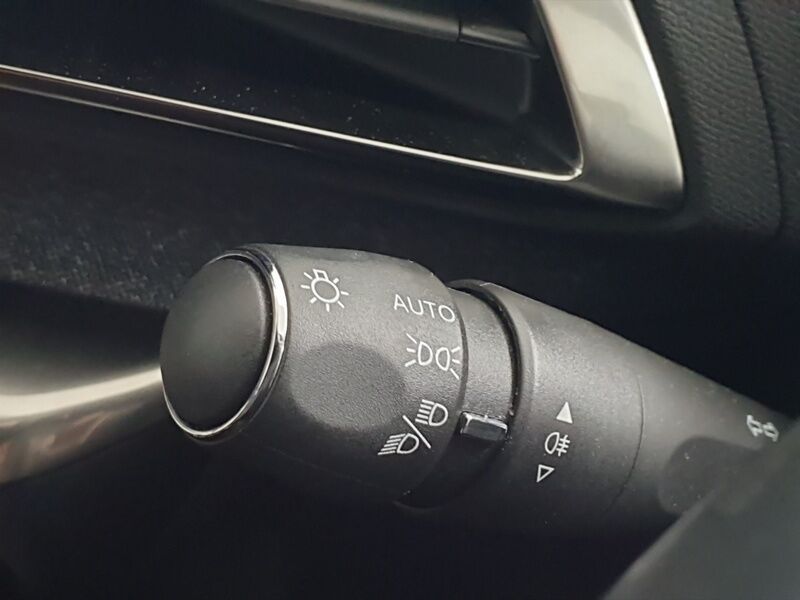 More views of Peugeot 3008