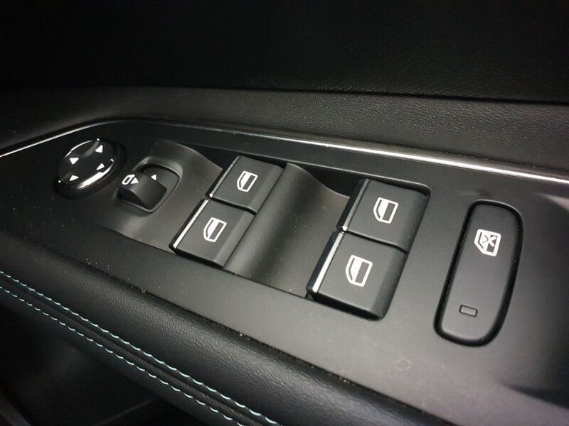 More views of Peugeot 3008