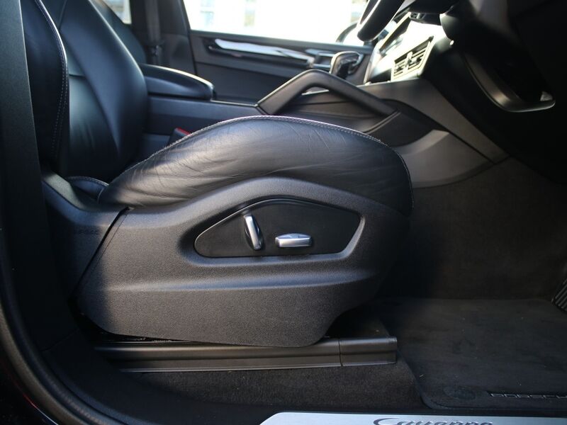 More views of Porsche Cayenne