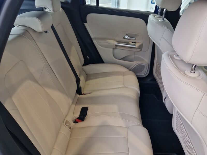 More views of Mercedes-Benz GLA