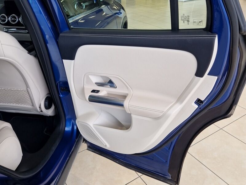 More views of Mercedes-Benz GLA