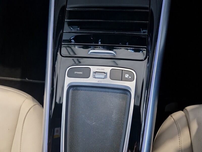 More views of Mercedes-Benz GLA