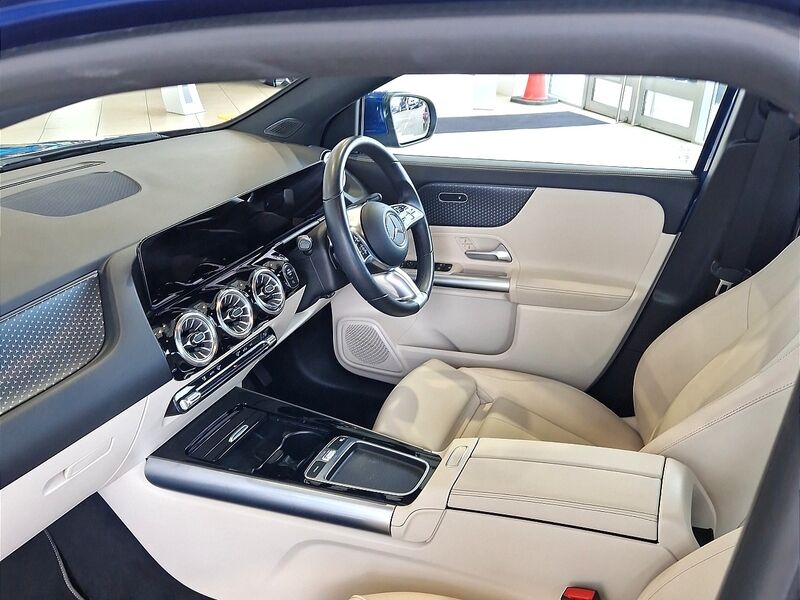 More views of Mercedes-Benz GLA