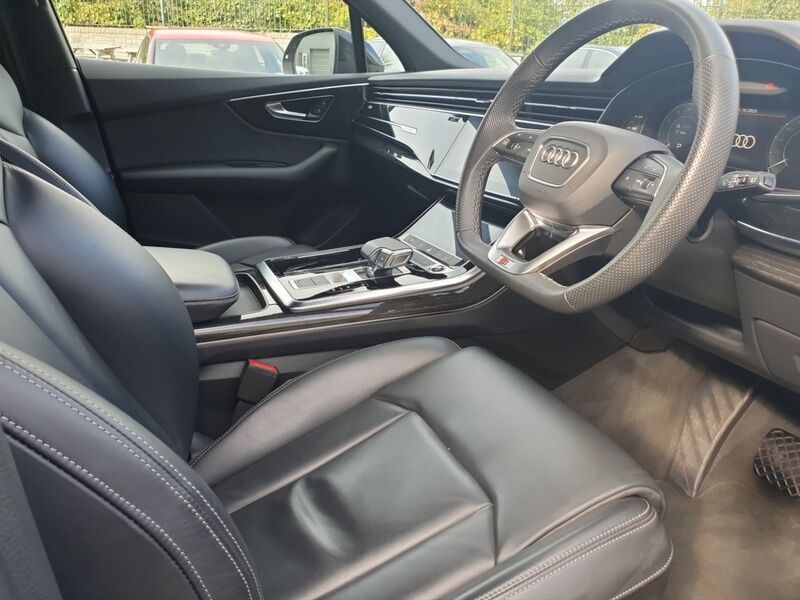 More views of Audi Q7