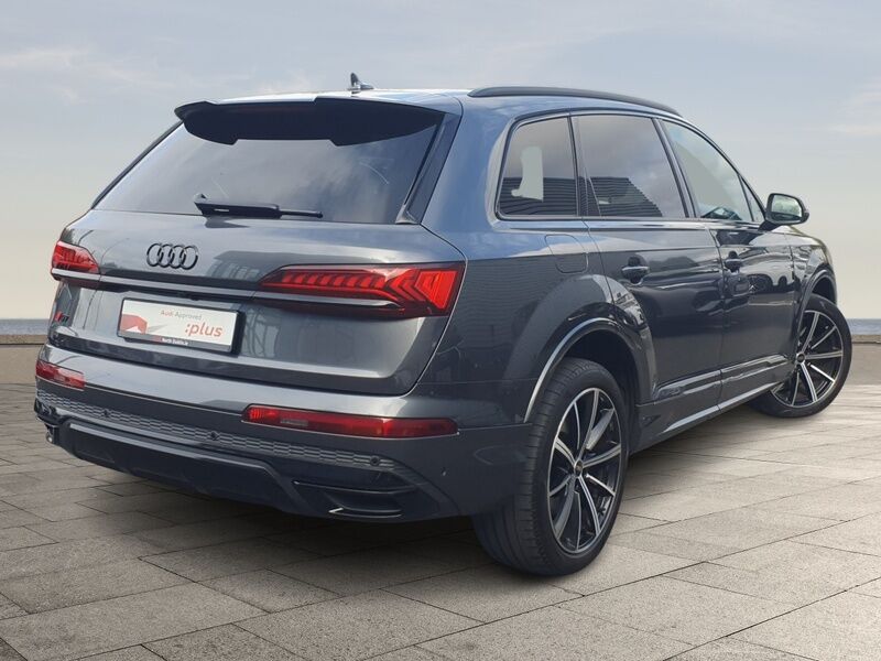 More views of Audi Q7