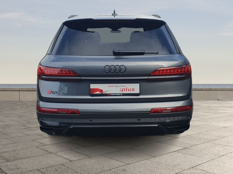 More views of Audi Q7