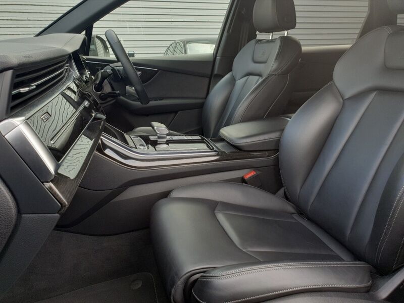 More views of Audi Q7