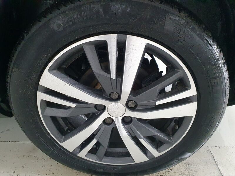 More views of Peugeot 3008