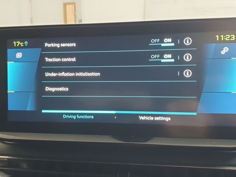 More views of Peugeot 3008