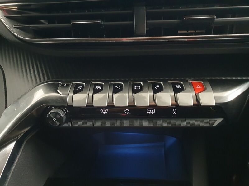 More views of Peugeot 3008