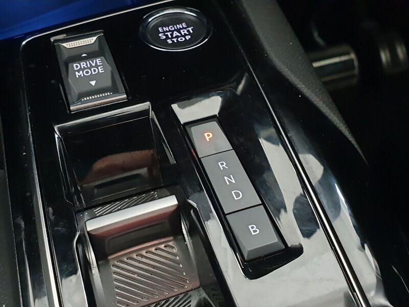 More views of Peugeot 3008