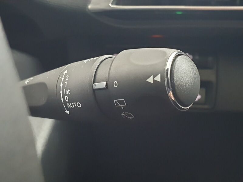 More views of Peugeot 3008