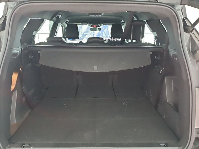 More views of Peugeot 5008