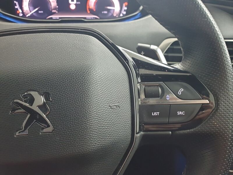 More views of Peugeot 5008