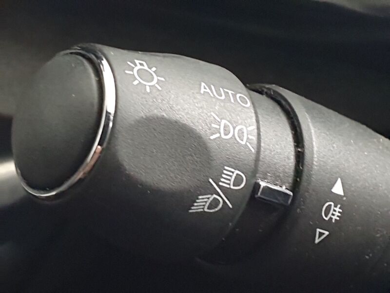 More views of Peugeot 5008