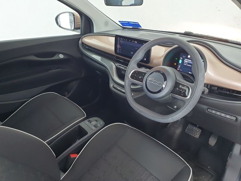 More views of Fiat 500e