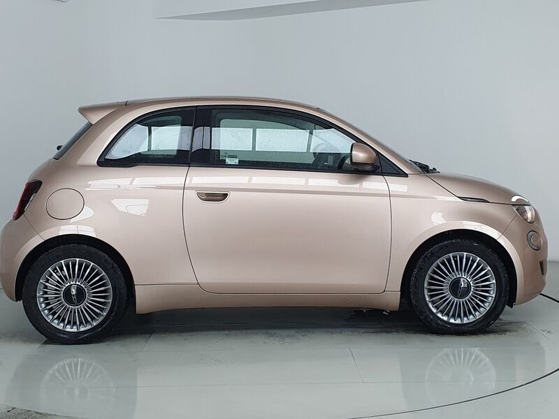 More views of Fiat 500e