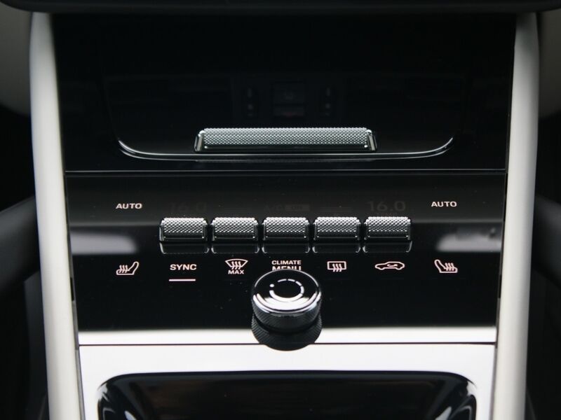 More views of Porsche Cayenne