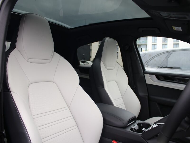 More views of Porsche Cayenne