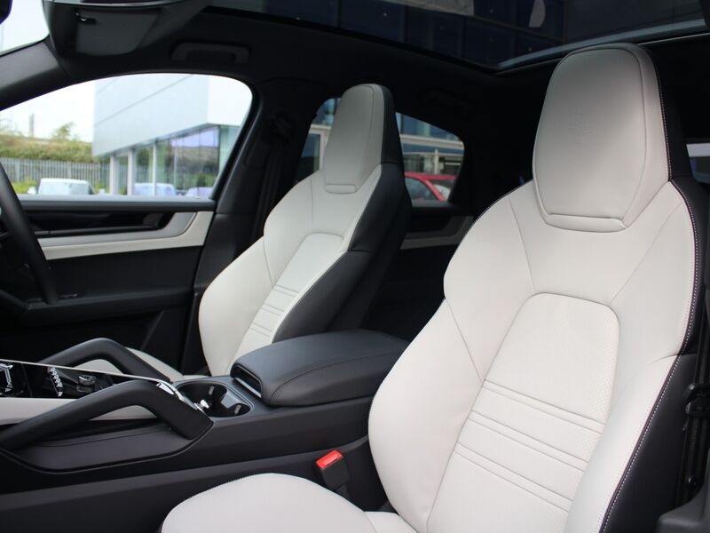 More views of Porsche Cayenne