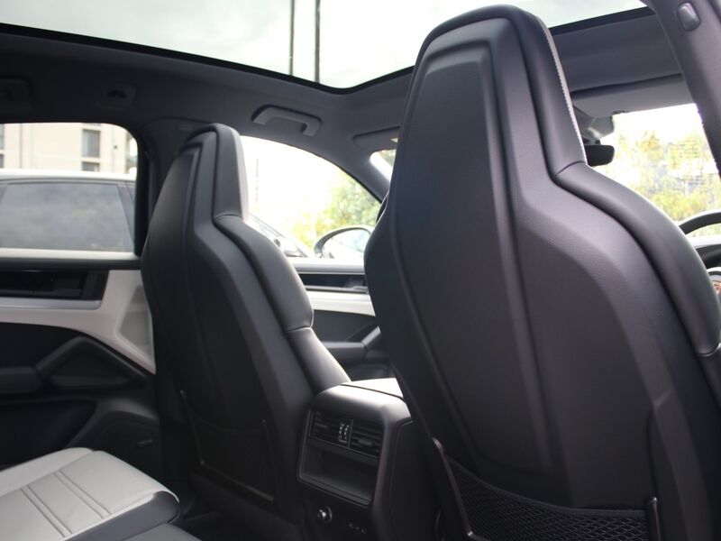 More views of Porsche Cayenne