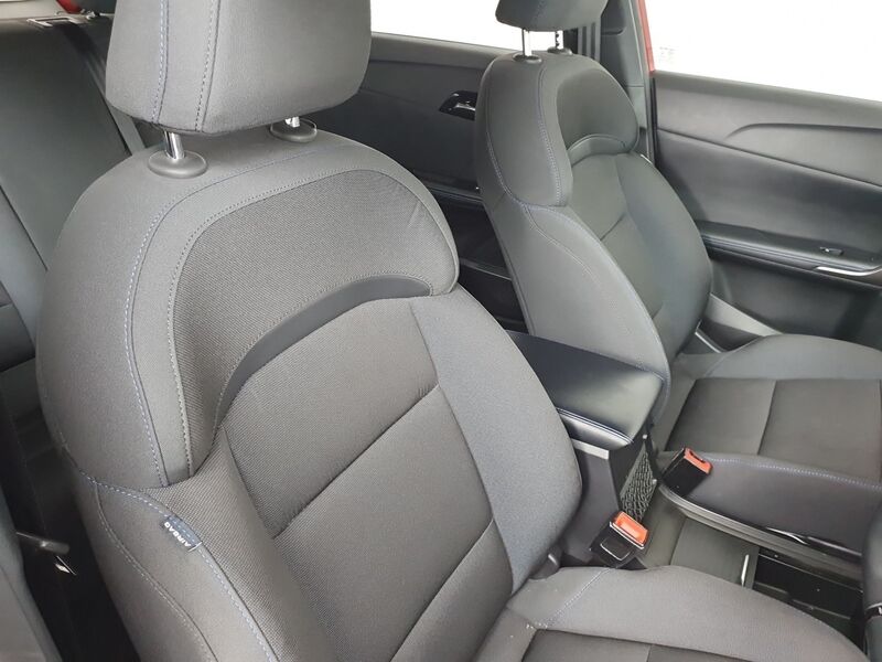 More views of MG MG4