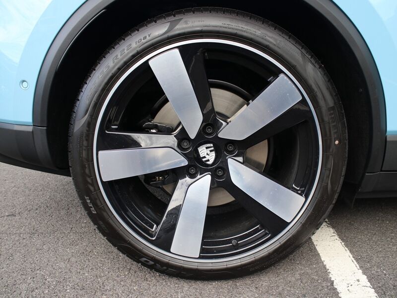 More views of Porsche Macan