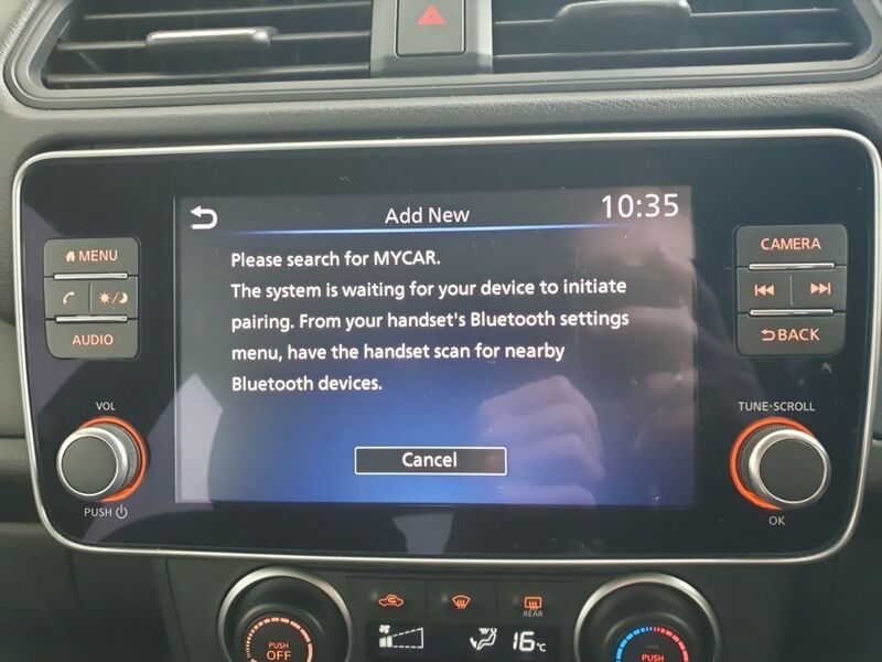 More views of Nissan Leaf