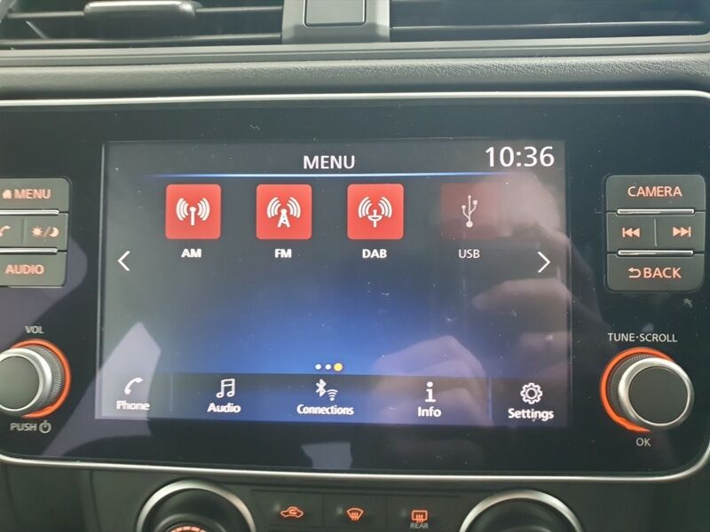 More views of Nissan Leaf