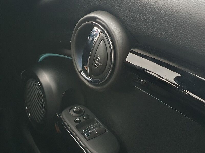 More views of MINI Hatch