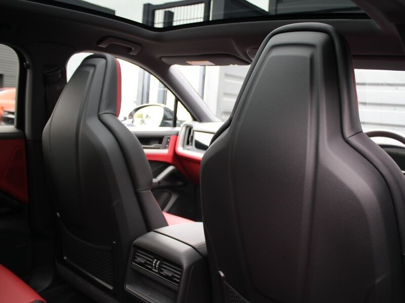 More views of Porsche Cayenne