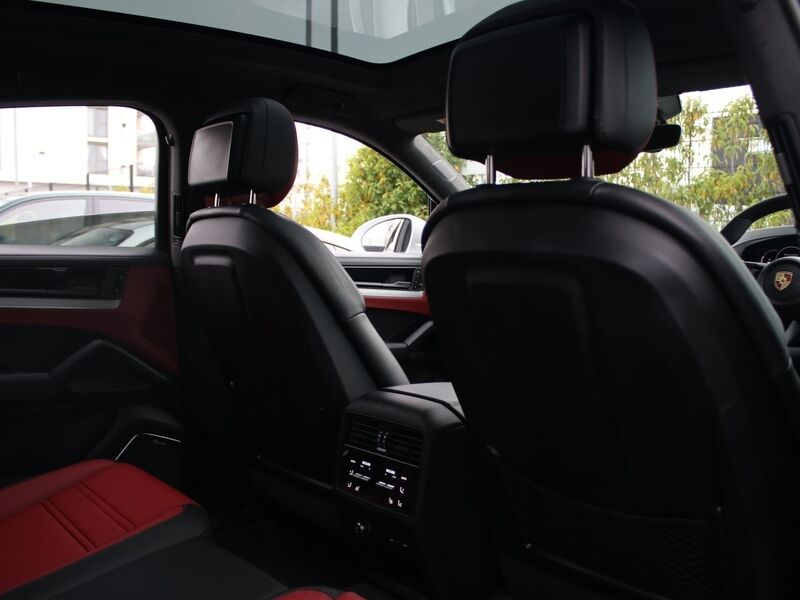 More views of Porsche Cayenne