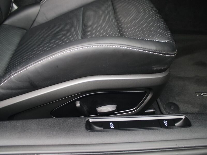 More views of Porsche 911