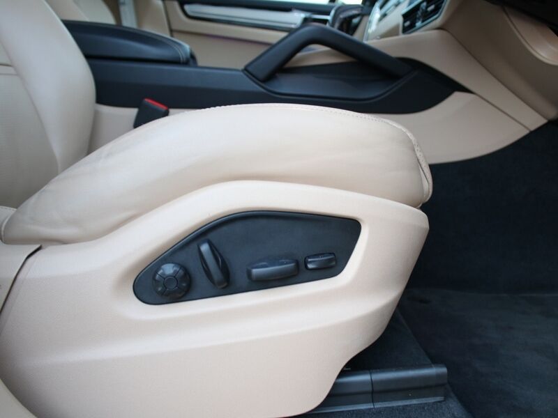 More views of Porsche Cayenne