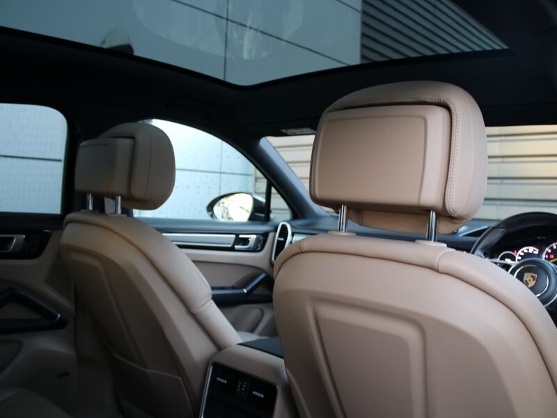 More views of Porsche Cayenne