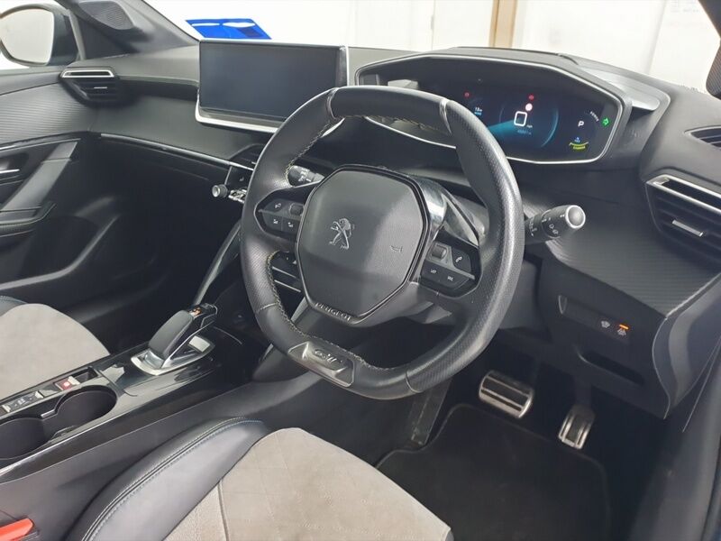 More views of Peugeot 208