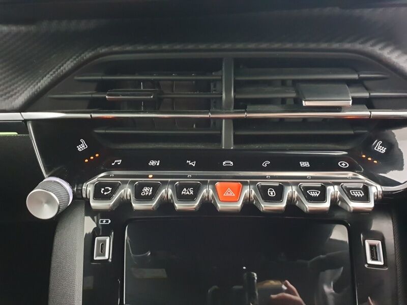 More views of Peugeot 208